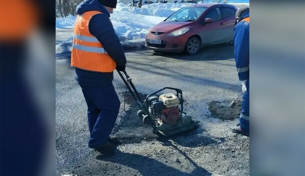 Дороги Благовещенска освободились от снега и начался ямочный ремонт