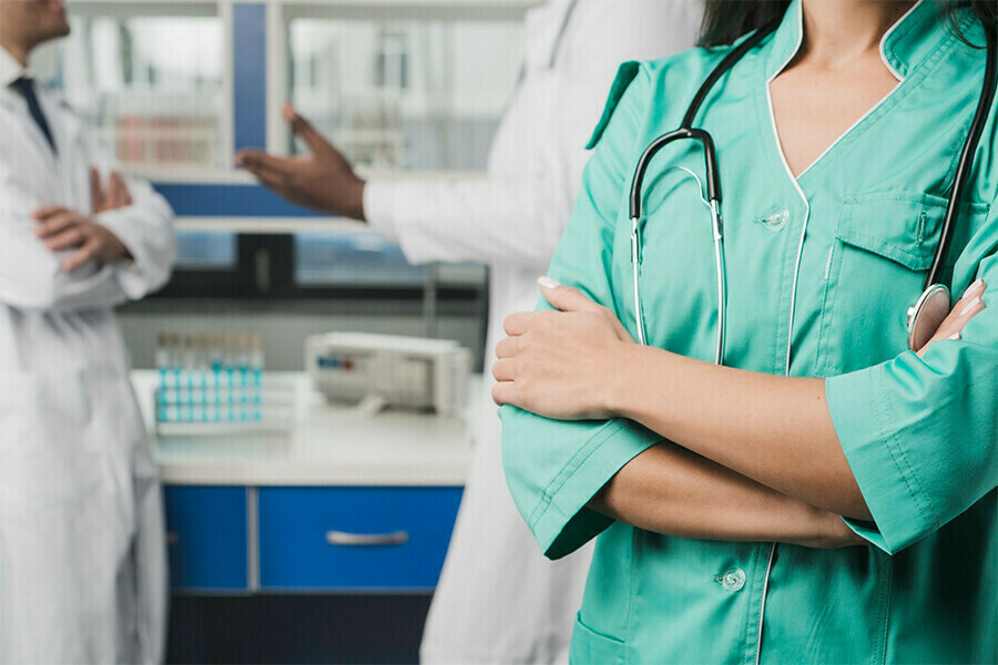 Амурский минздрав после введения дресскода для медиков белый халат никуда не денется