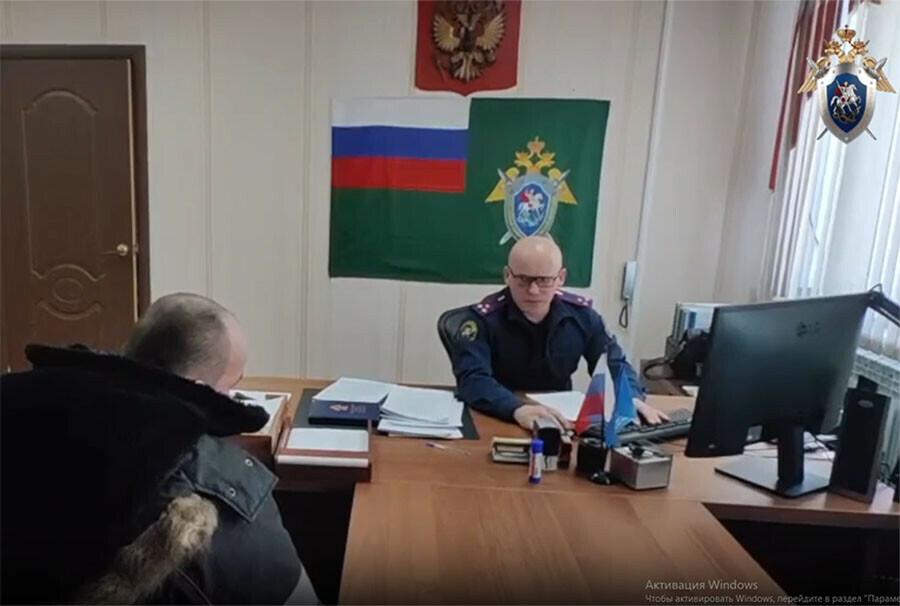 В Серышеве пьяный глава семьи избил сотрудницу полиции валенком Из опасной семьи изъяли детей