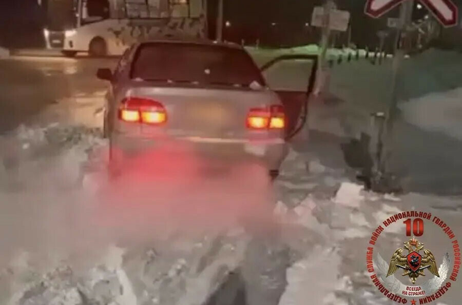 В Благовещенске росгвардеец помог горожанину но тут же вызвал полицию