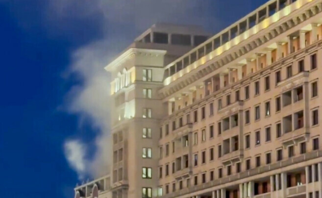 Рядом с Госдумой загорелись жировые отложения