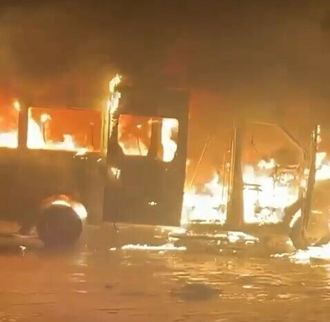 Соцсети на трассе в сторону Амурского ГПЗ загорелся пассажирский автобус видео