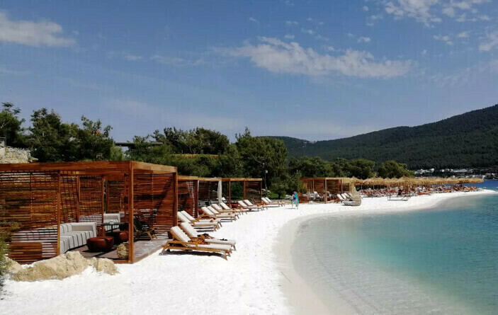 Одна из стран начала зазывать россиян к морю с 50процентными скидками