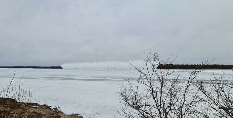 В Амурской области начнут взрывать лед