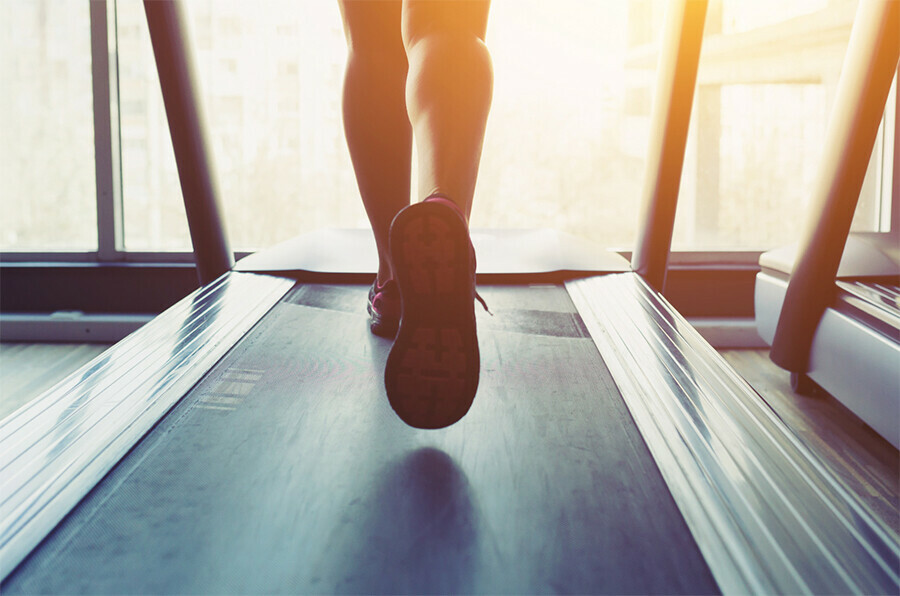 Ножку малыша едва не съела беговая дорожка в фитнесклубе