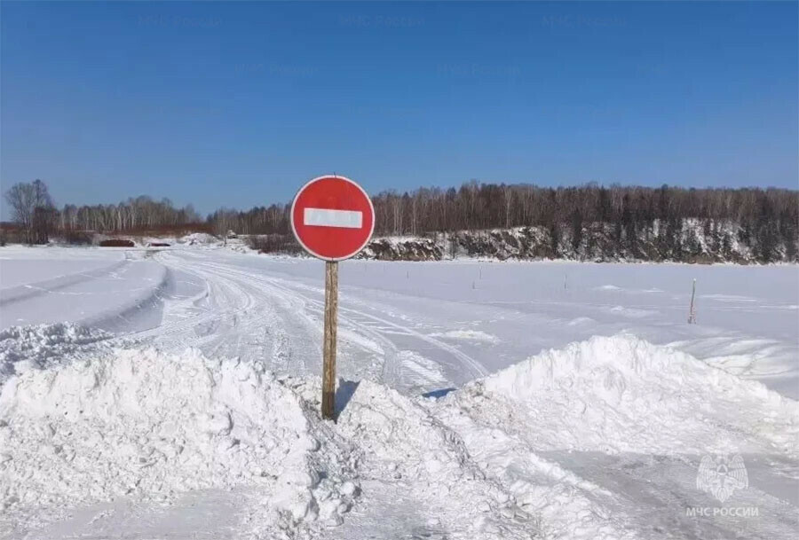 На льду рек Амурской области осталось восемь дорог 
