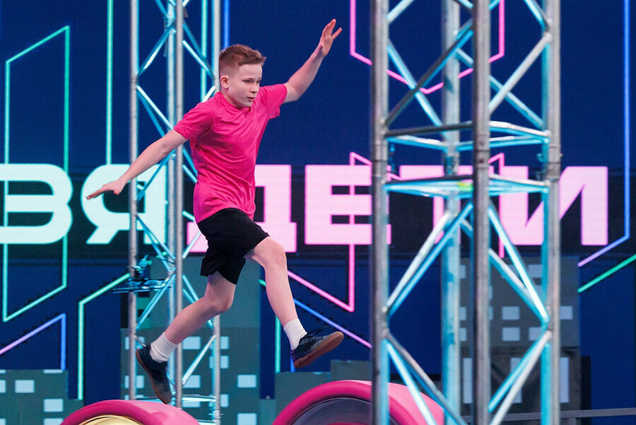 Тренируется на фоне Китая школьник из Благовещенска выступит в шоу Суперниндзя Дети на СТС фото