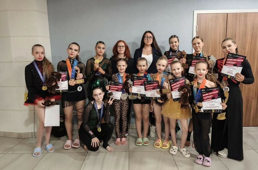 Соревнования по фитнесу в Красноярске принесли юным амурчанкам медали фото