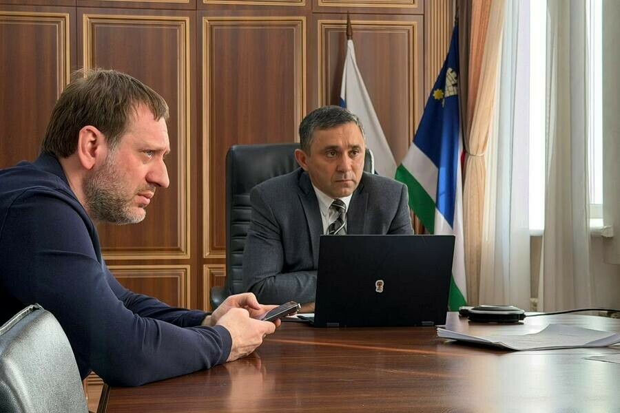 Благовещенцев призвали сообщать о ямах и просадках  реакция мэра фото 