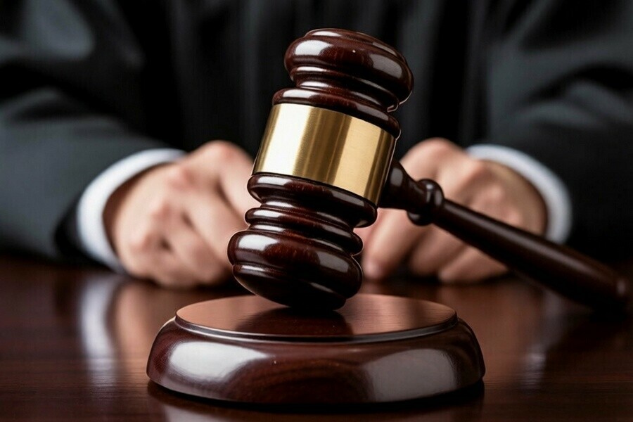 Доллары  в мусор рубли  себе администратор грильбара Благовещенска совершил преступление 