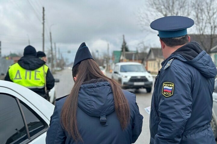 У благовещенцев изза многочисленных штрафов арестовали  Honda Vezel Toyota Land Cruiser Prado и другие авто