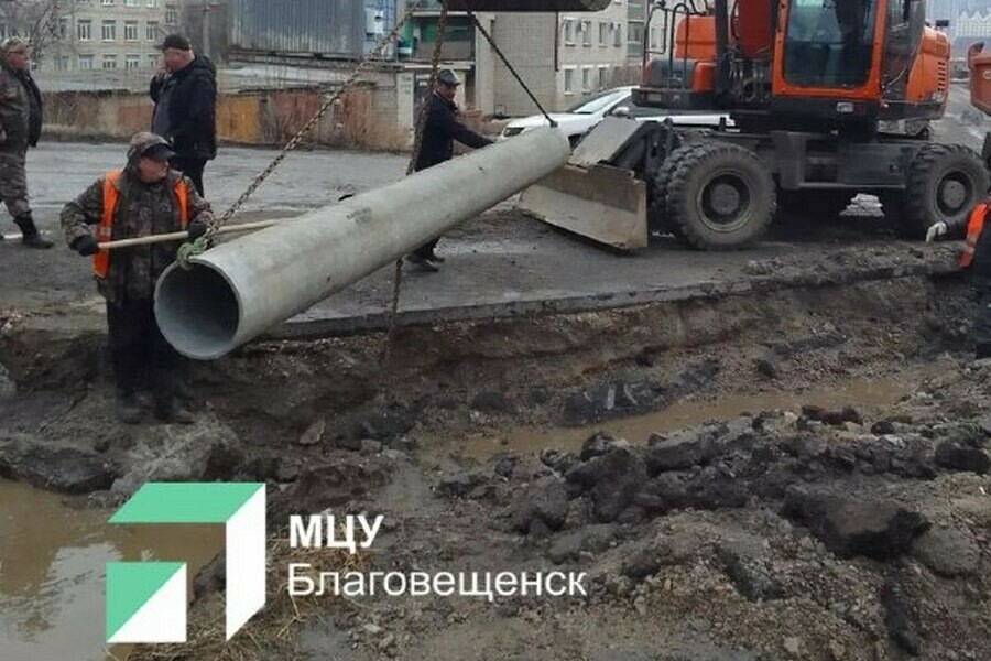 В Благовещенске устранили подтопление улицы на которую жаловались люди фото 