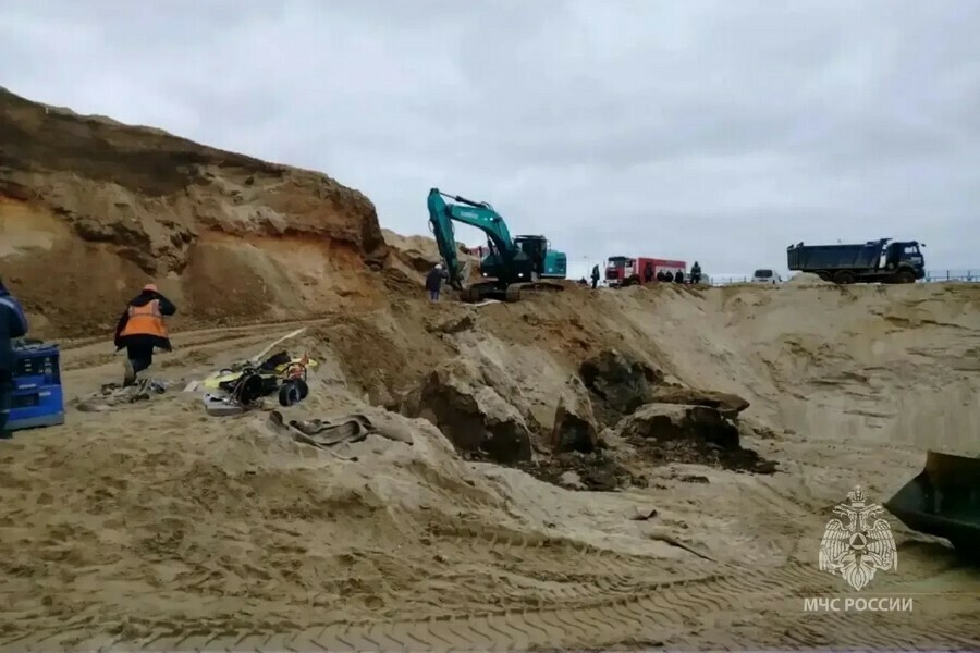 В Свободненском районе спасли мужчину зажатого в кабине экскаватора фото 