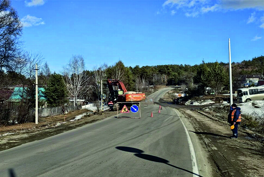 Начался ремонт свободненской трассы в районе села Новинка движение будет реверсивным