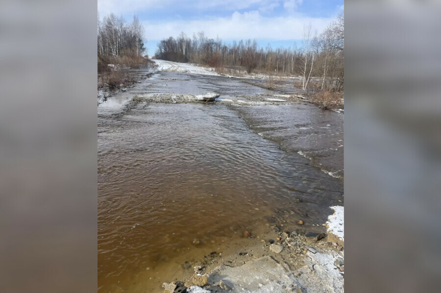 Проезд невозможен весеннее половодье вывело из строя многие дороги в Амурской области фото