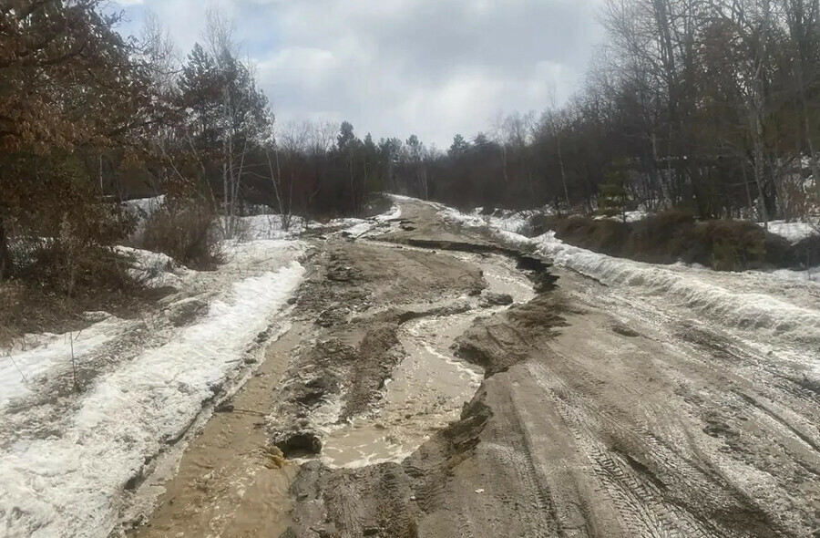 В Амурской области талые воды отрезали село от большой земли