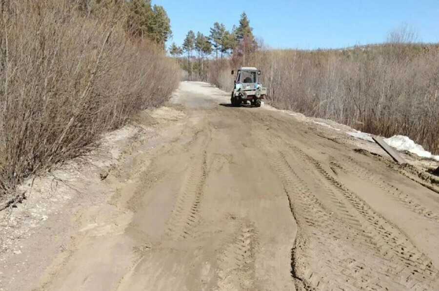 Дорожники восстановили проезд на размытых дорогах в Амурской области