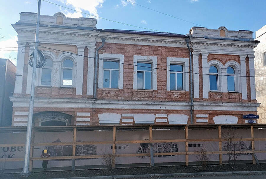 В Благовещенске начались работы по спасению исторического здания