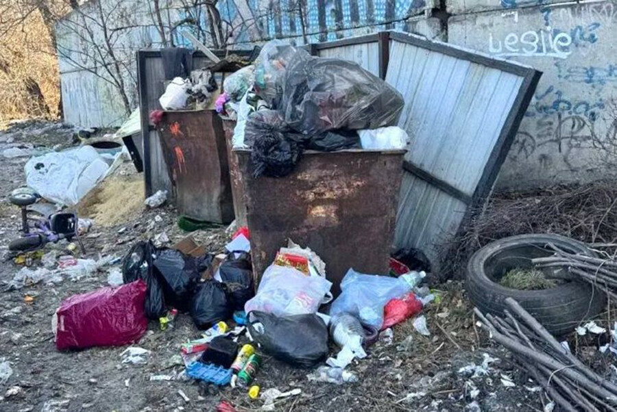 Мэр Белогорска не стесняясь в выражениях высказался о работе регоператора город опять тонет в мусоре