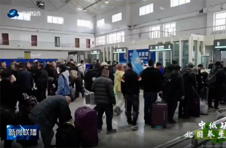 Перед закрытием понтонного моста Благовещенск  Хэйхэ количество пассажиров резко увеличилось видео