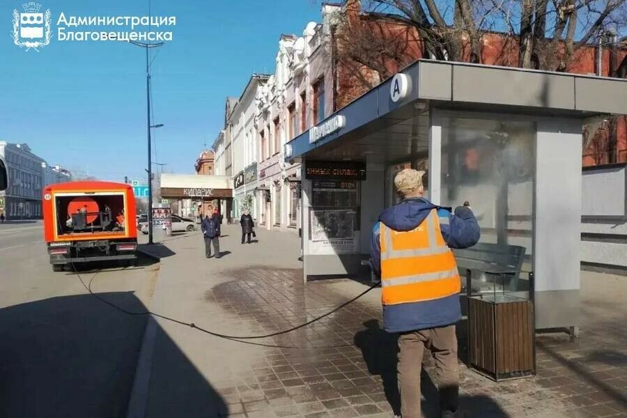 Остановки Благовещенска приняли душ власти рассказали на что сделали упор при уборке улиц фото