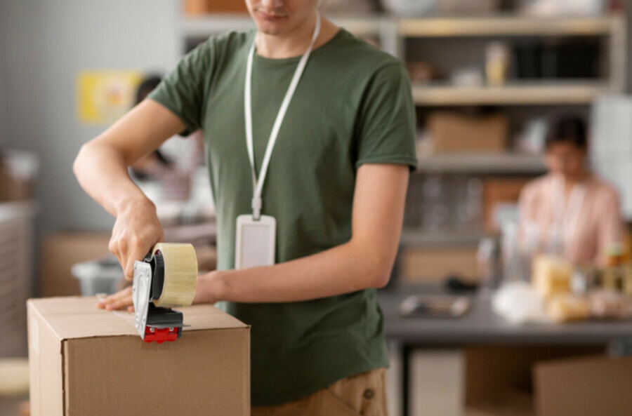 Менеджер пункта выдачи заказов крупного маркетплейса в Благовещенске оказался аферистом