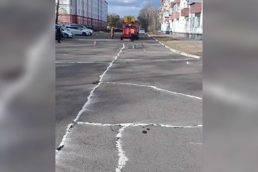Лечить городские дороги в Благовещенске стали поновому видео