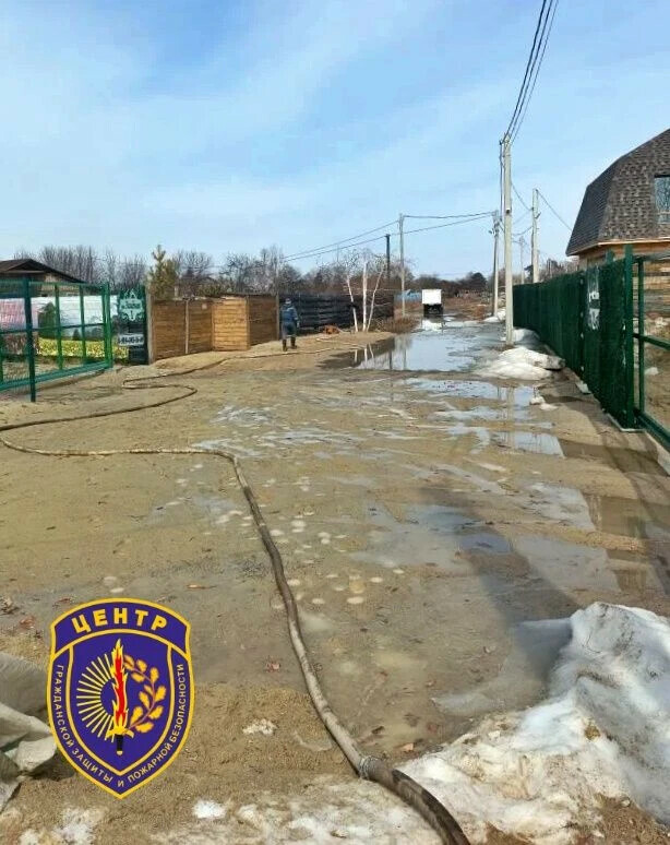 Растаявший снег начал топить село в Амурской области