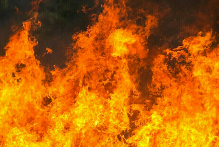 Пострадавшего на пожаре благовещенца  с ожогами доставили в больницу 