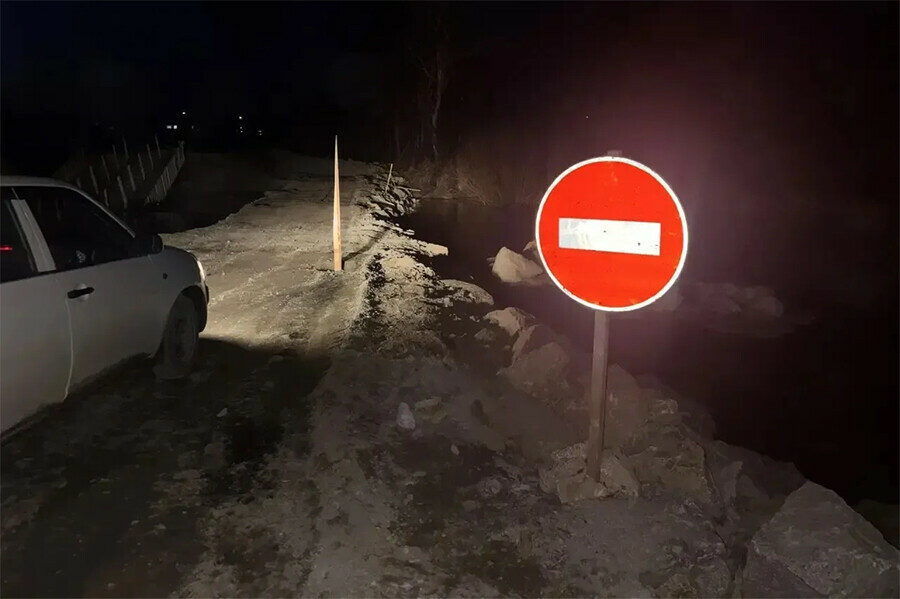 В Амурской области река размыла дорогу Проезд частично закрыт