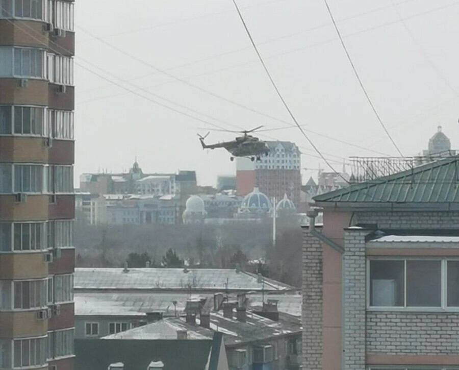 В небе над Благовещенском заметили несколько военных вертолетов В ДВОКУ прилетел замминистра обороны фото видео