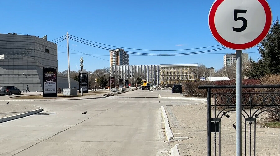 В центре Благовещенска частично закрыли на ремонт одну из самых больших парковочных зон