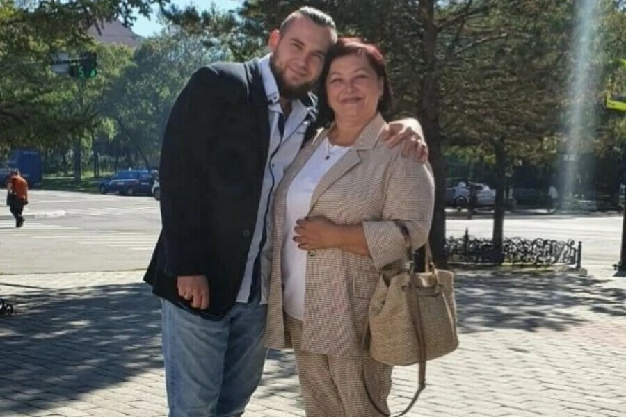 Стали замечать что мама плохо говорит жители Приамурья собирают помощь амурчанке со страшным диагнозом фото 