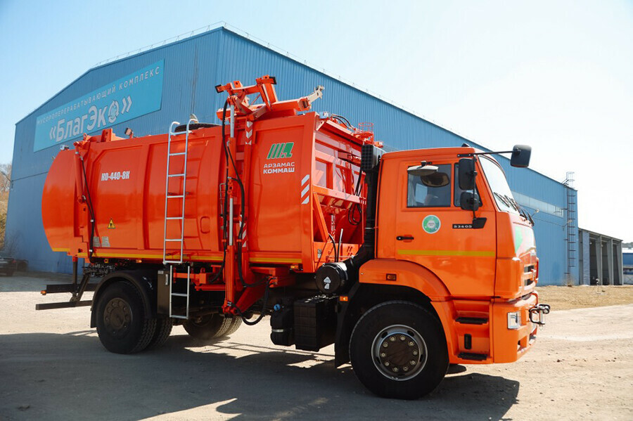 Качество услуг повысится современные мусоровозы поступили в Амурскую область