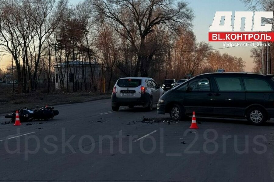 Жесткое ДТП с участием мотоциклиста произошло в Благовещенске видео