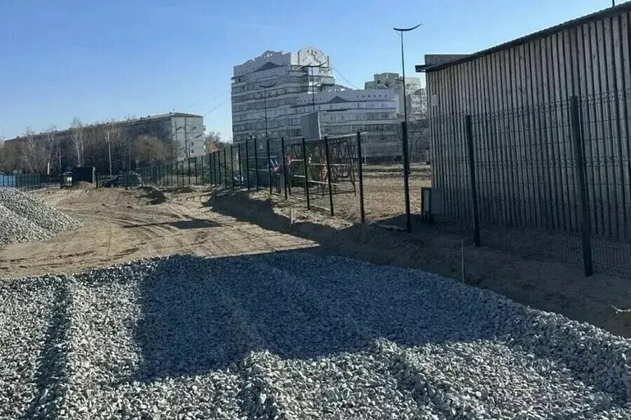 На набережной Амура в районе Театральной развернулось активное строительство Что там появится фото 