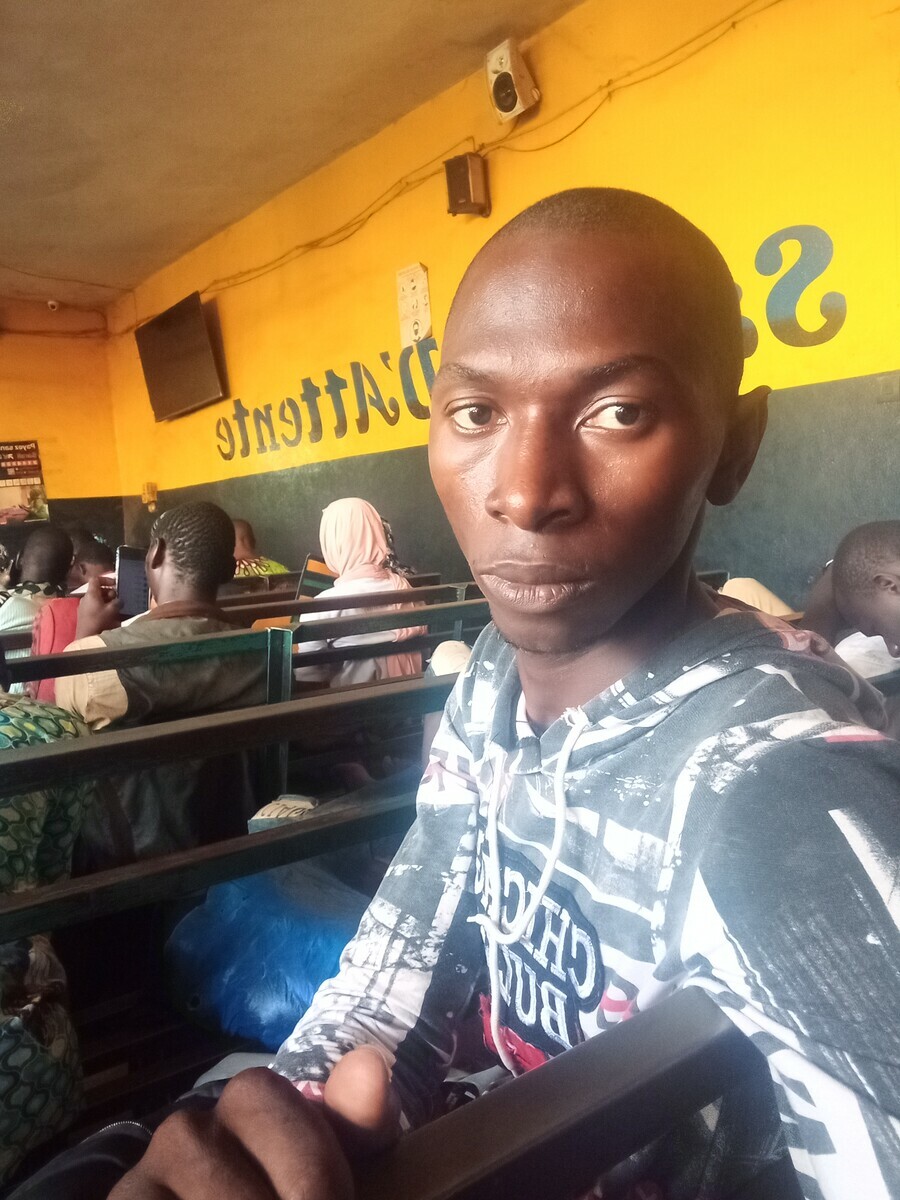 Я бы хотел приезжать в Россию житель Африки рассказал о жизни в Благовещенске и своей большой семье где 22 ребенка