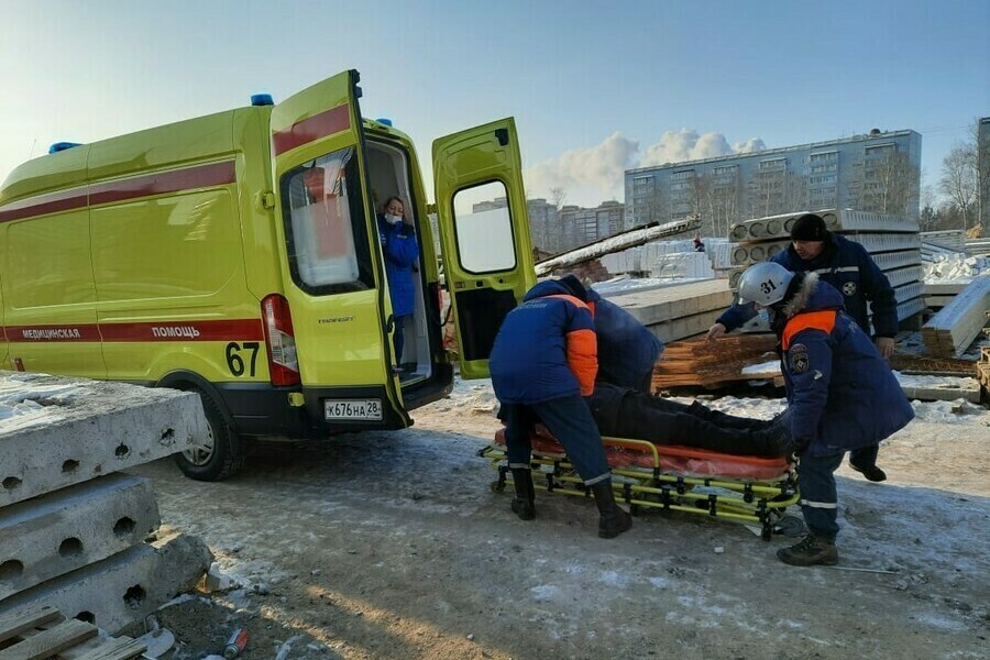 На стройплощадке в Благовещенске где мужчина упал в шахту лифта выявлены нарушения