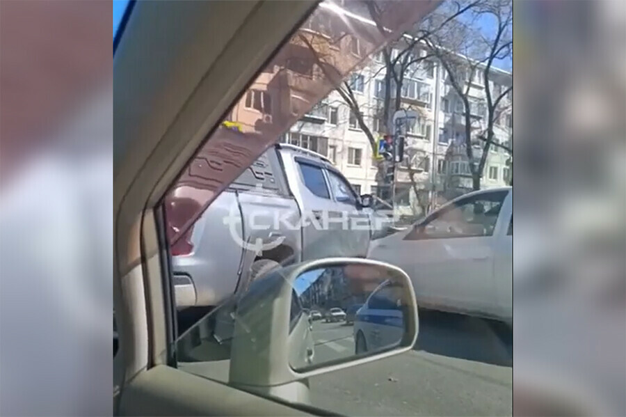 Женщина на Lexus RX спровоцировала тройное ДТП в Благовещенске и сбила человека видео
