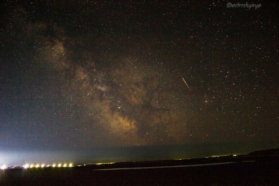 Запрыгнула в последний вагон редкую комету удалось снять в небе над Приамурьем фото 