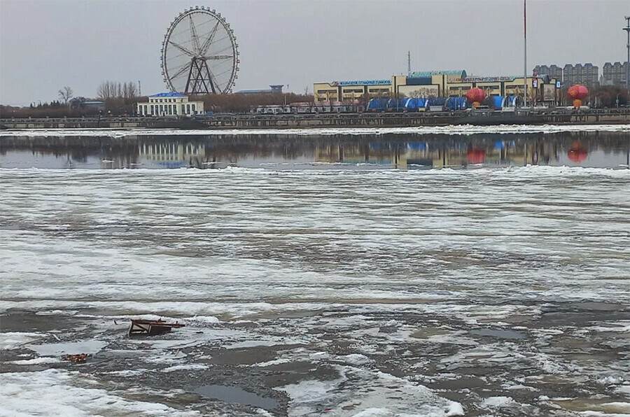 На Амуре в Благовещенске начался ледоход фото видео