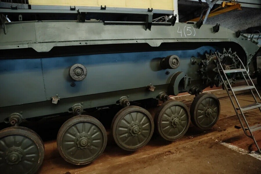 В Белогорске сделают все для развития бронетанкового завода и микрорайона в котором он находится