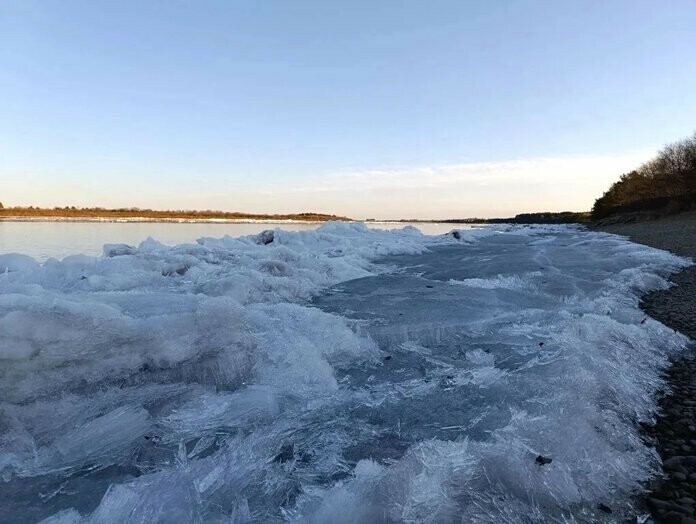 На реке Зее в Приамурье зафиксировано уникальное вскрытие кувырком