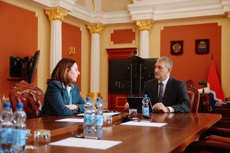 В бюджеты Приамурья поступил 131 миллиард налогов итоги работы за 2025 год подвели на встрече руководитель УФНС Приамурья и губернатор 