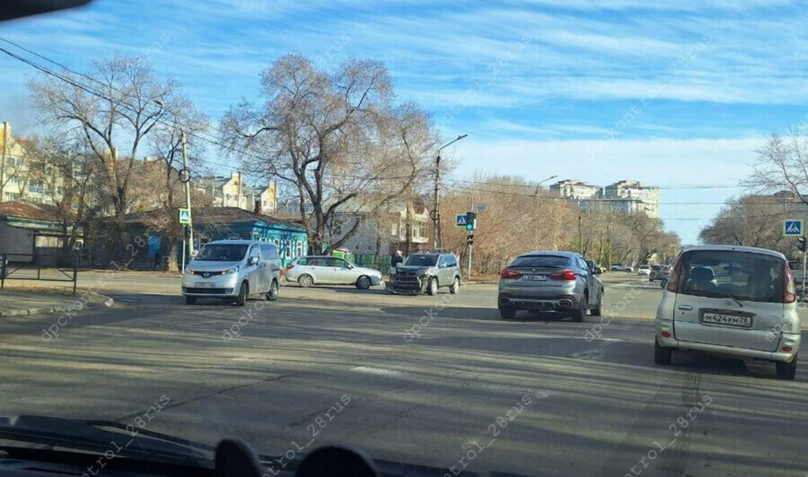 В центре Благовещенска затруднено движение изза ДТП