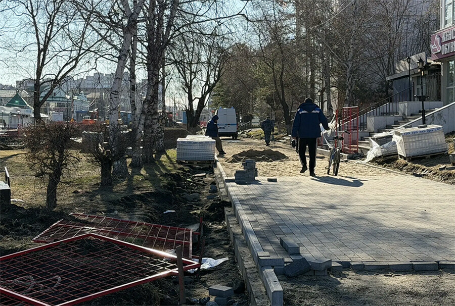 На особом контроле мэр проверил ход ремонта на нескольких улицах Благовещенска фото