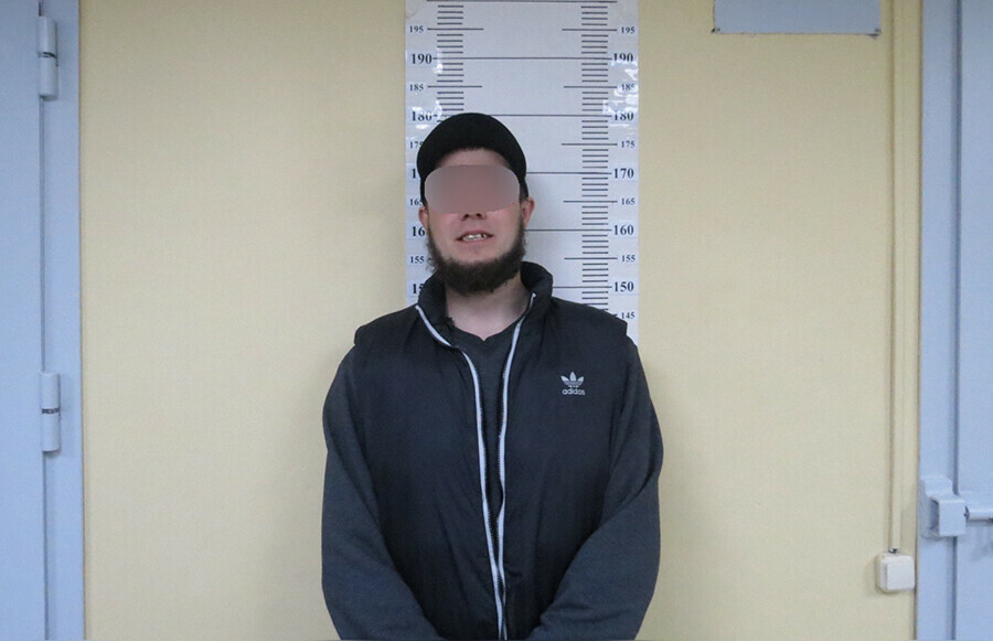 Вахтовик летевший из Благовещенска не смог вытерпеть долгий перелет