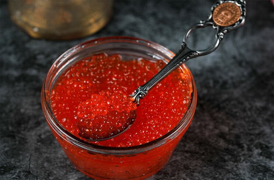 Пенсионерка украла красную икру у владельца гостевого дома в Благовещенске