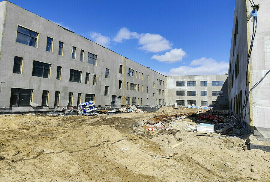 Власти выразили опасения сдадут ли новую школу с бассейном в Благовещенске к 1 сентября