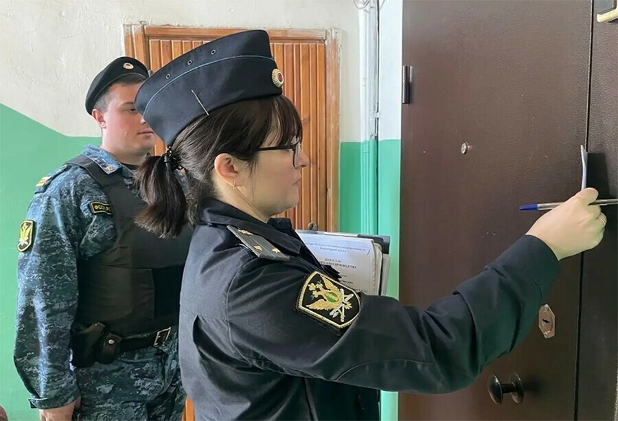 Хитрого жителя Тынды незаконно живущего у родственницы выследили и заставили выселиться